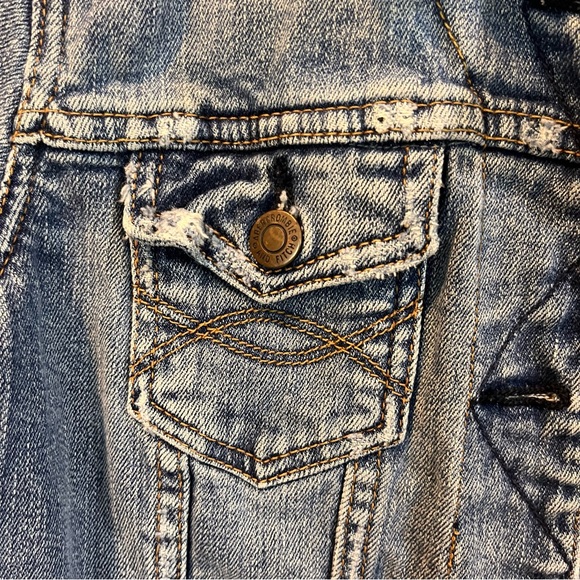 Abercrombie and Fitch Women’s distressed Jean Jacket - Picture 5 of 8
